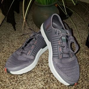 Under Armour Sneakers never worn, brand new